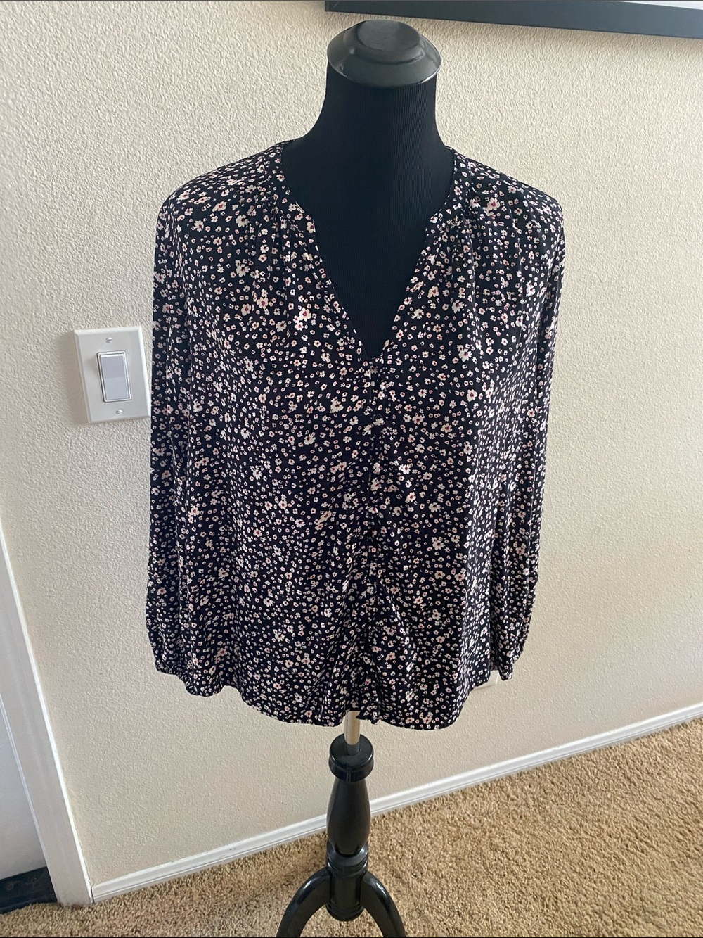 On 34th Women's Black Floral V-Neck Blouse